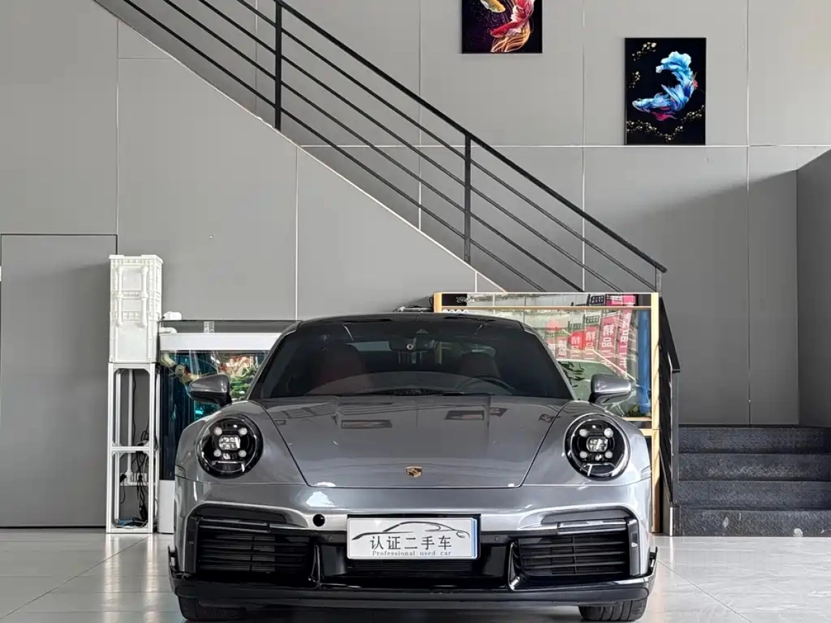 PORSCHE 911