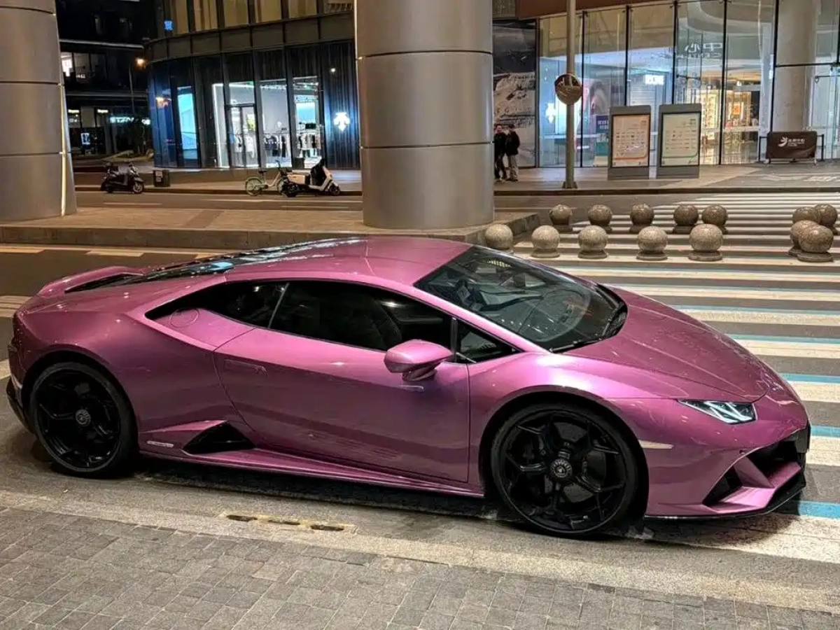 LAMBORGHINI HURACAN