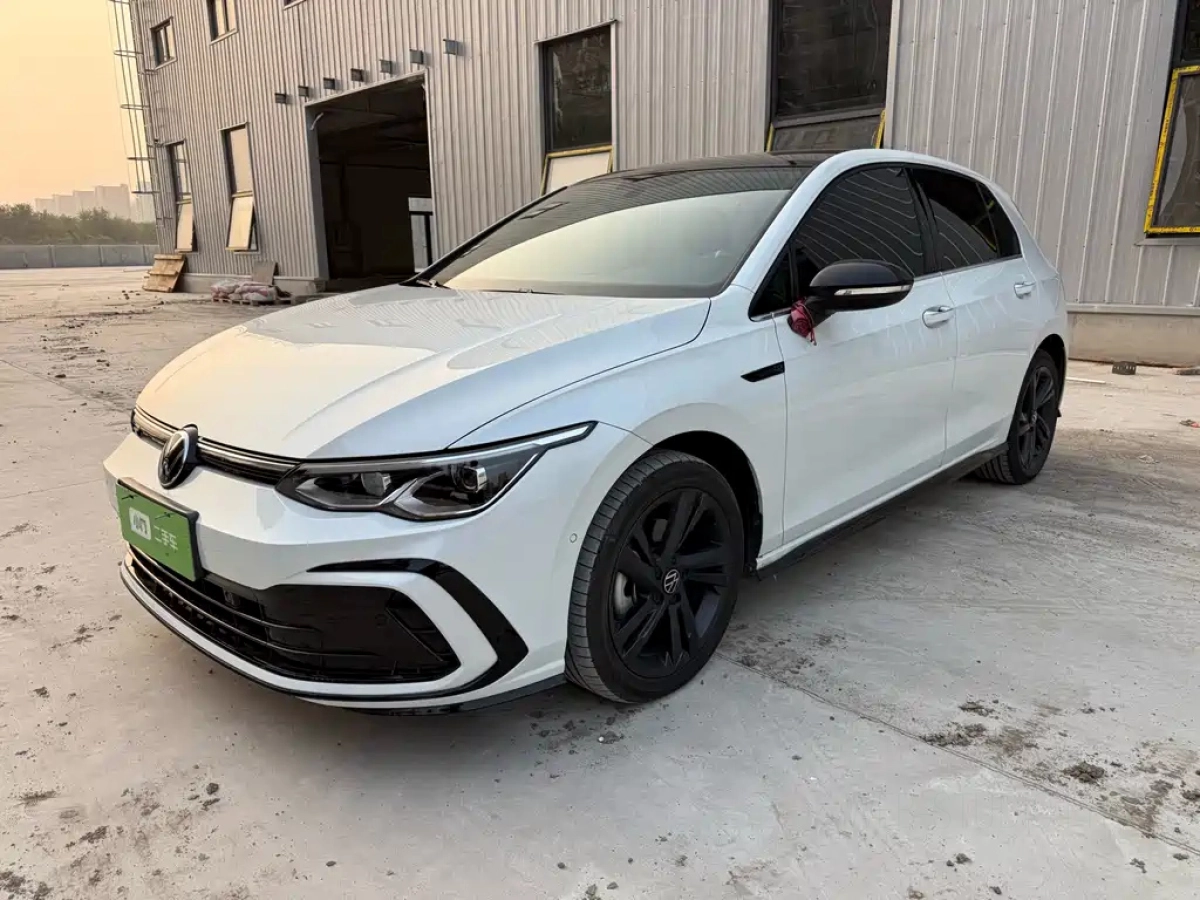 VOLKSWAGEN GOLF  2022