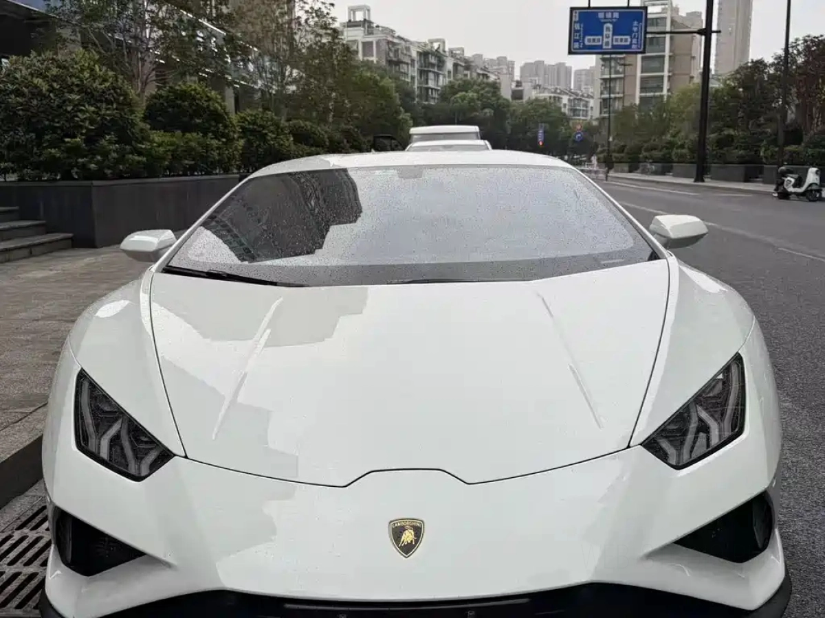 LAMBORGHINI HURACAN