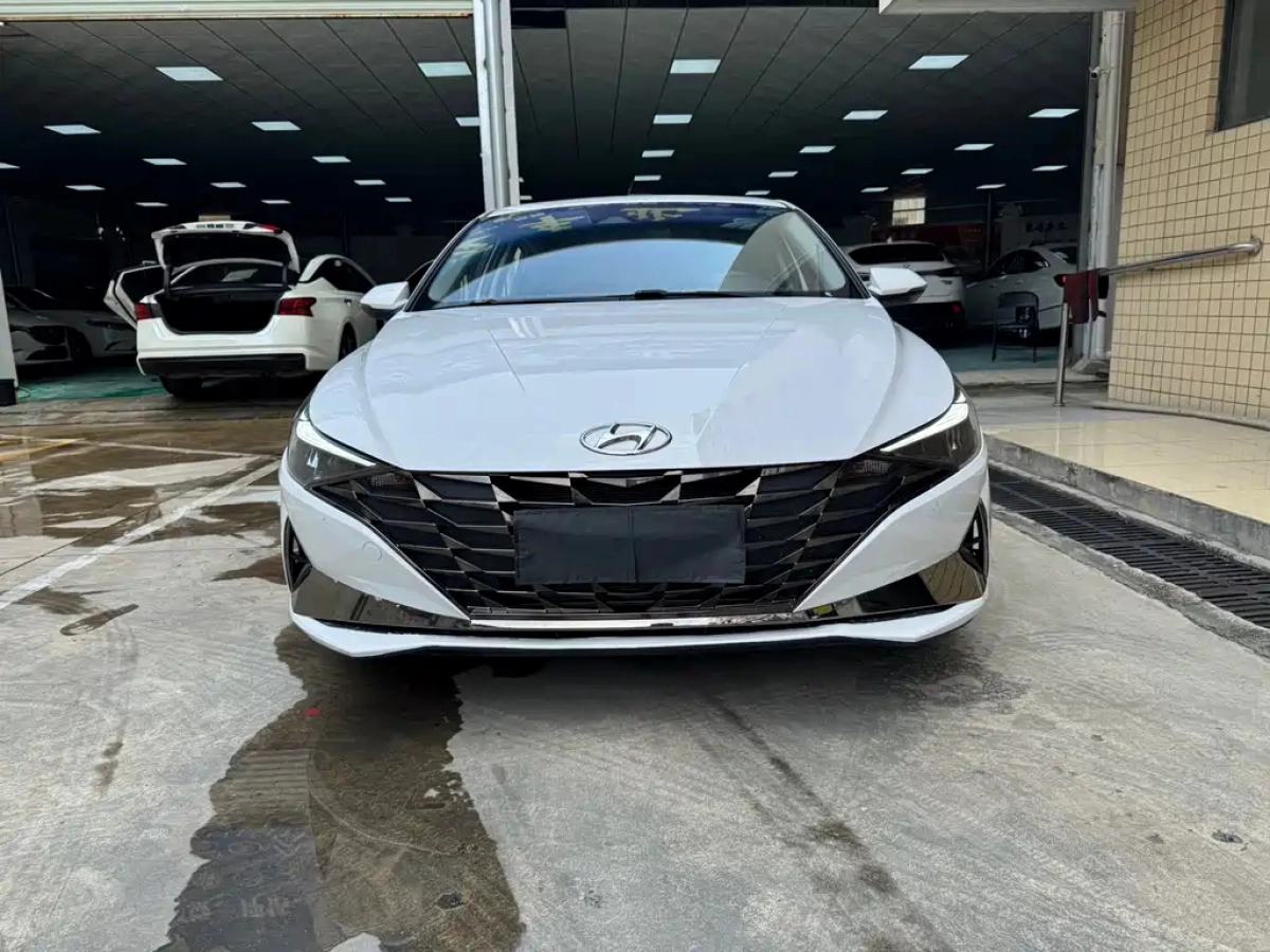 HYUNDAI ELANTRA