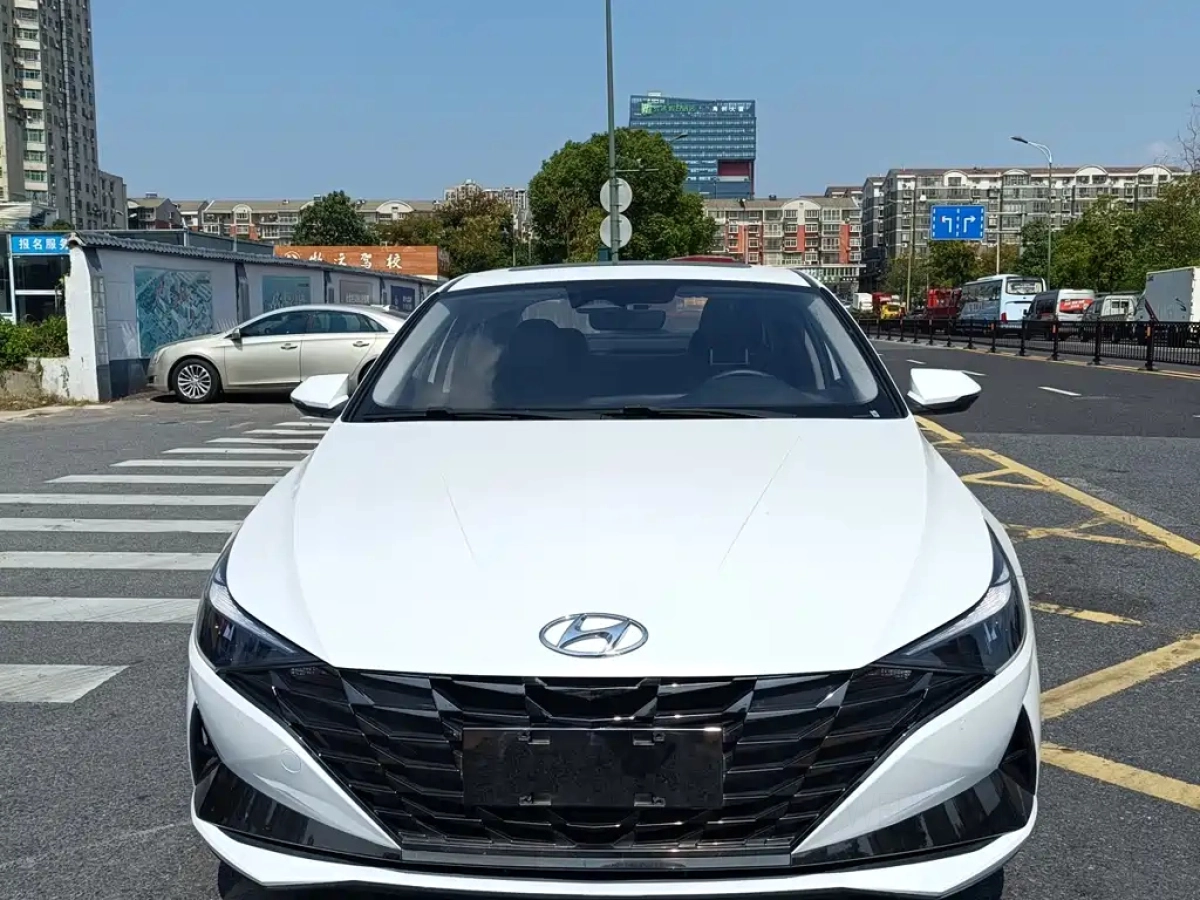 HYUNDAI ELANTRA