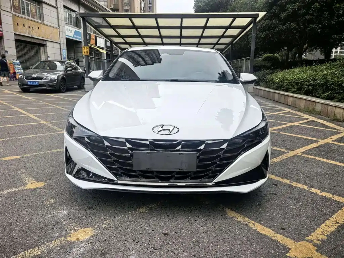 HYUNDAI ELANTRA