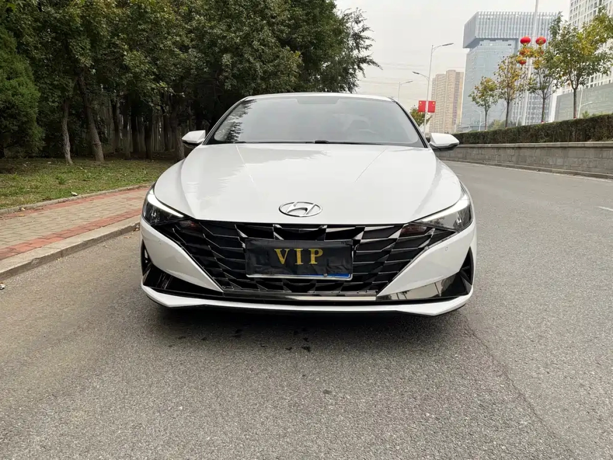 HYUNDAI ELANTRA