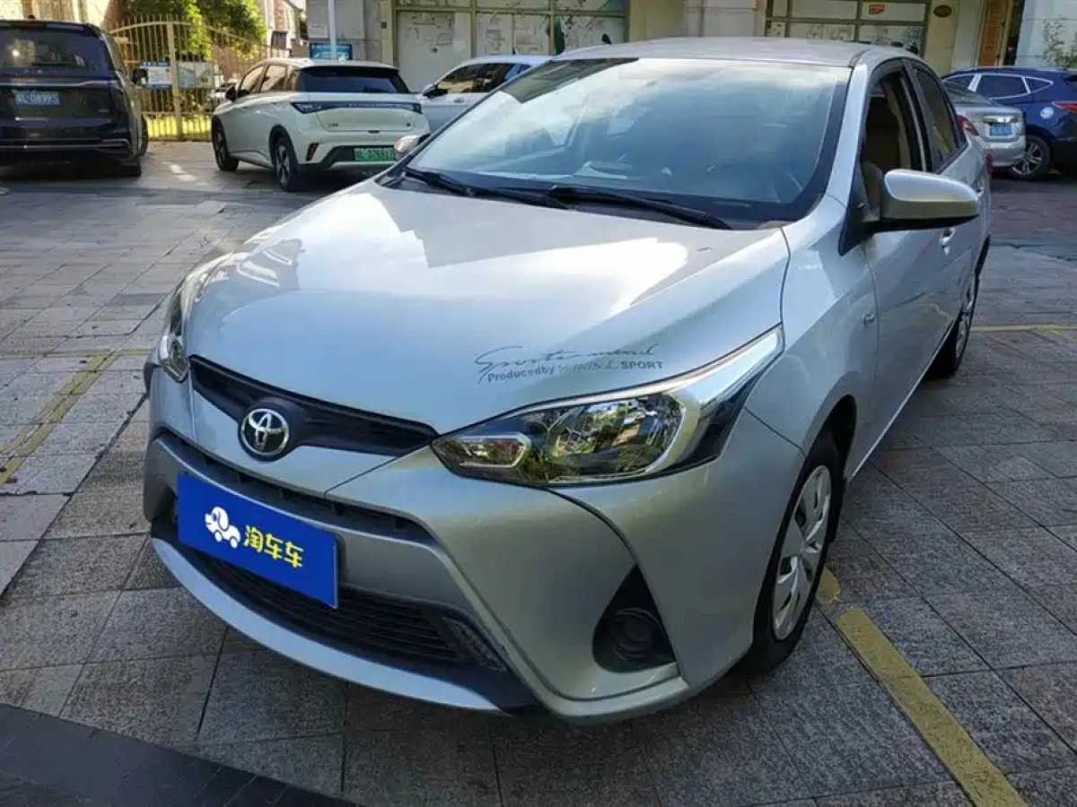 TOYOTA YARIS L INDULGENCE  2019