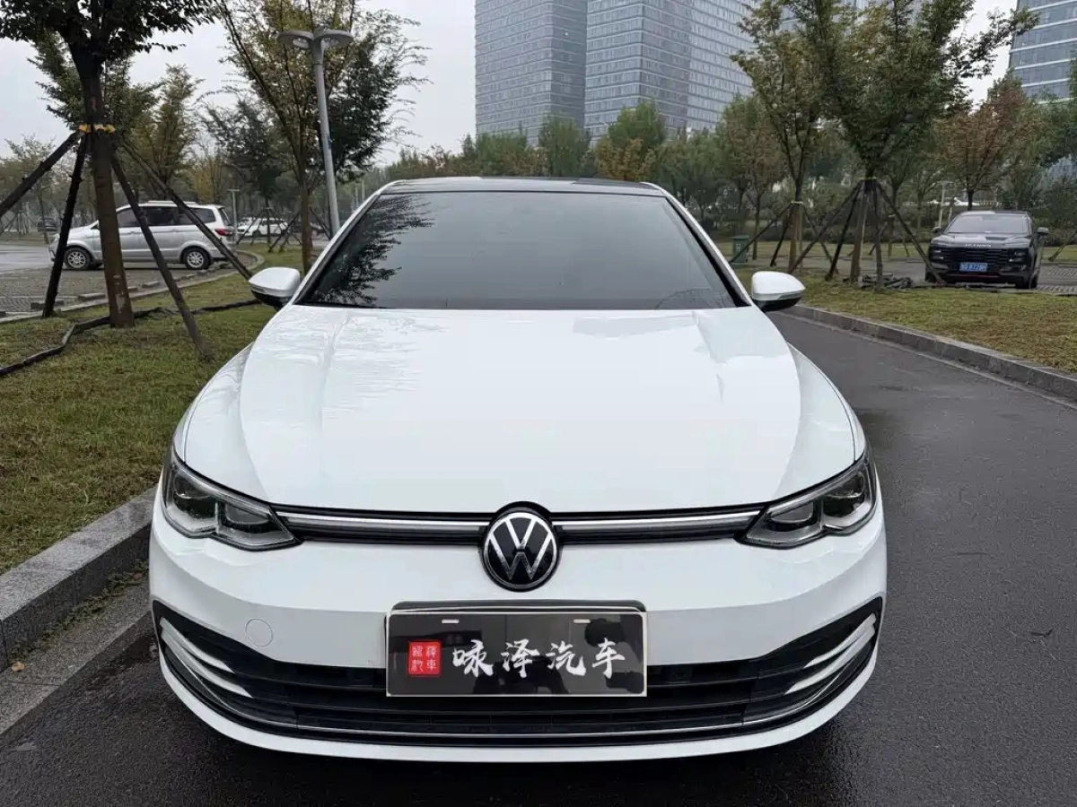 VOLKSWAGEN GOLF  2023