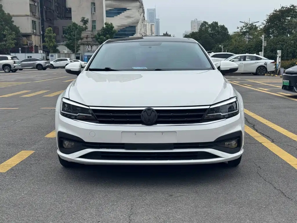 VOLKSWAGEN LAMANDO