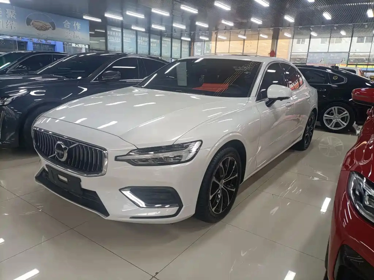 VOLVO S60  2021