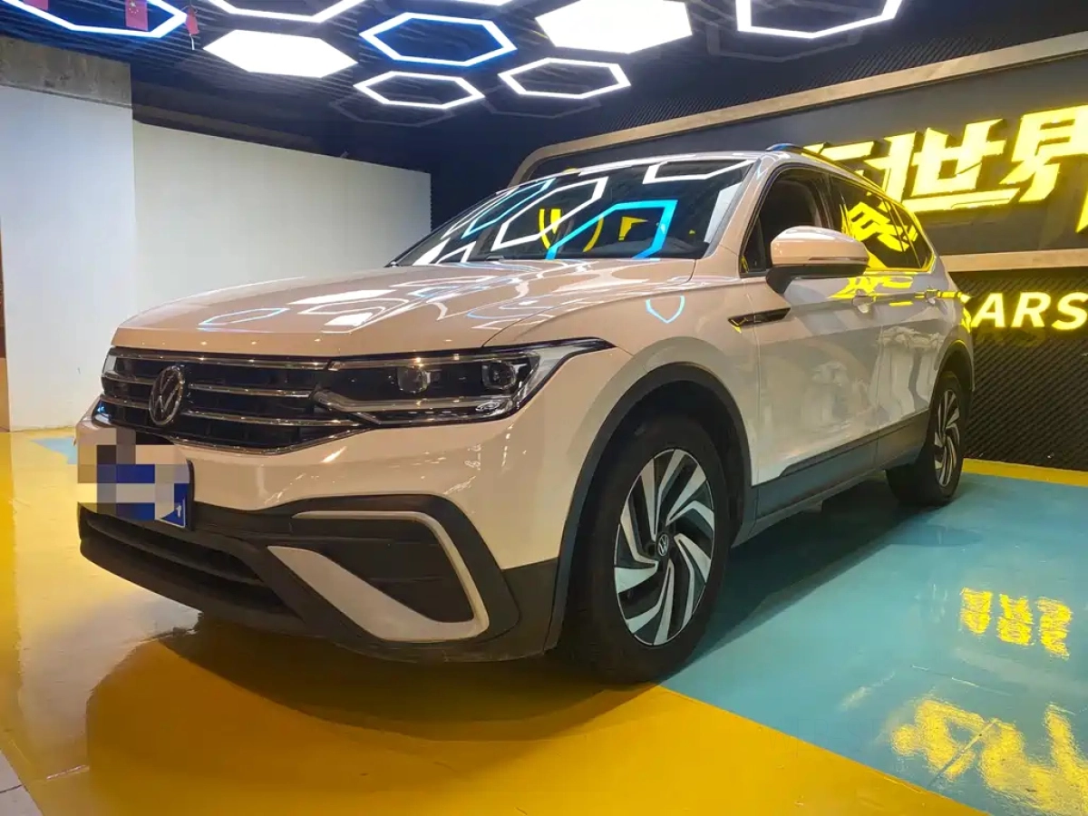 VOLKSWAGEN TIGUAN L