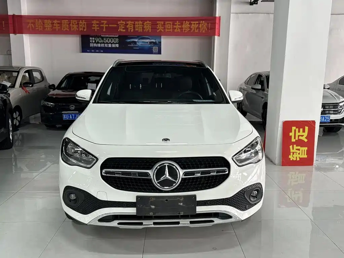 MERCEDES BENZ GLA