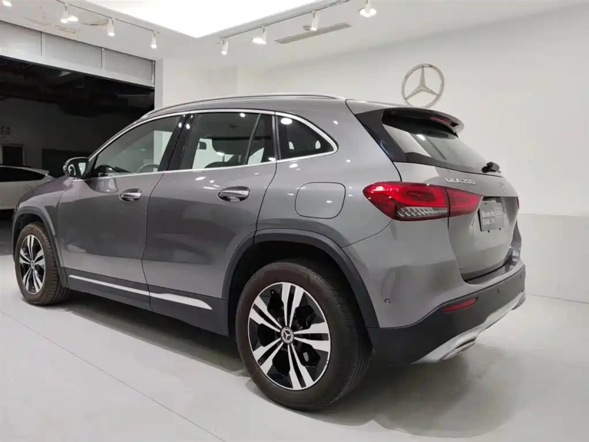 MERCEDES BENZ GLA