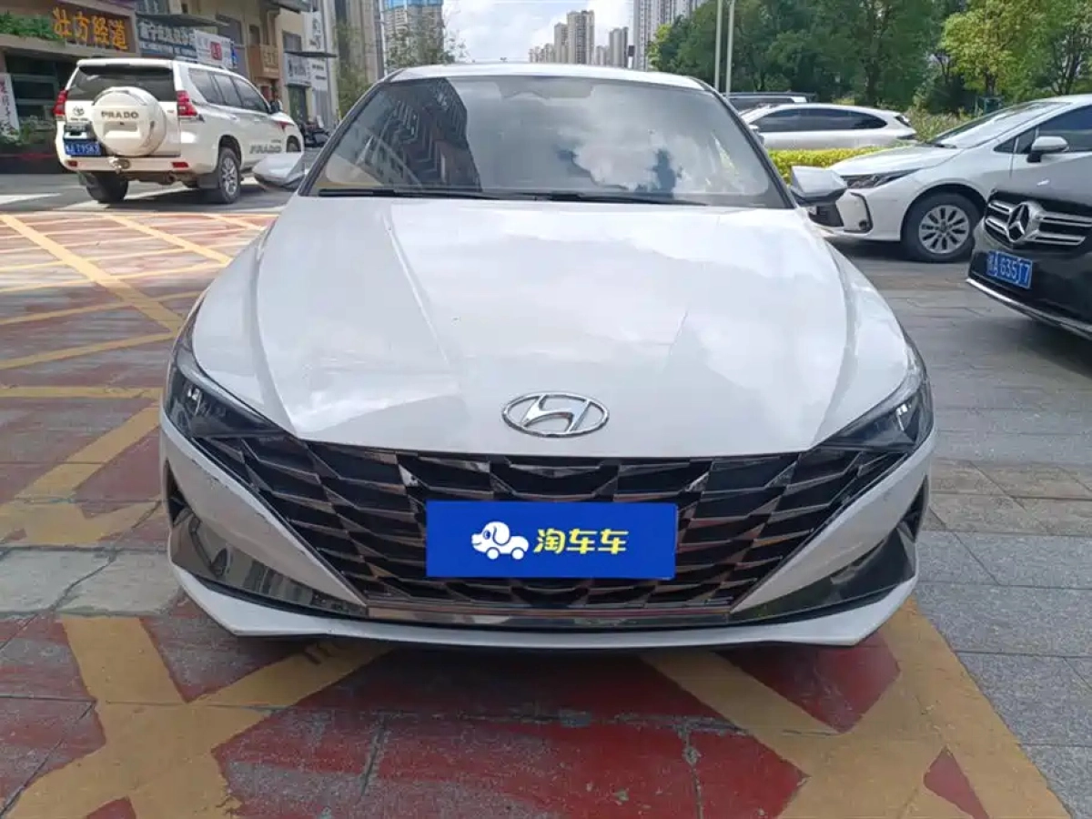 HYUNDAI ELANTRA