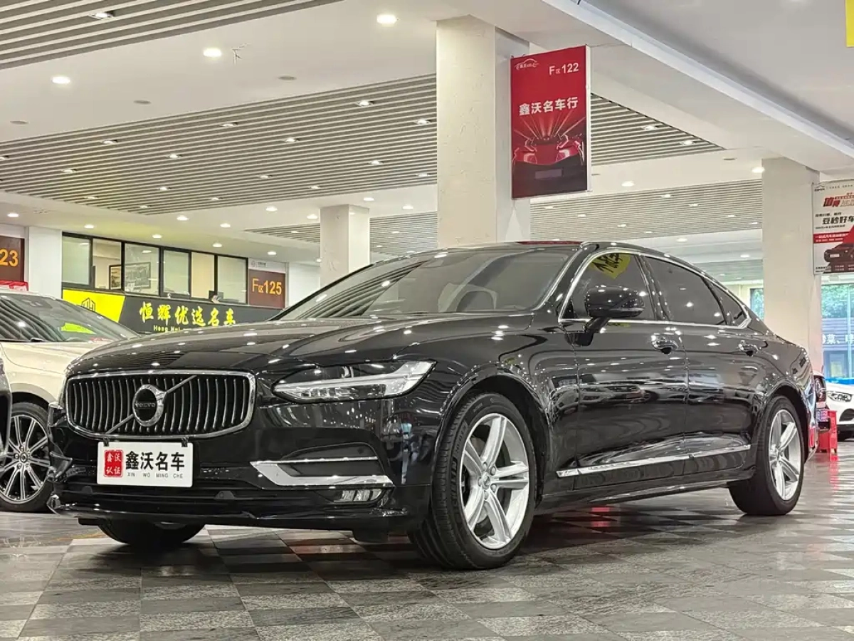 VOLVO S90