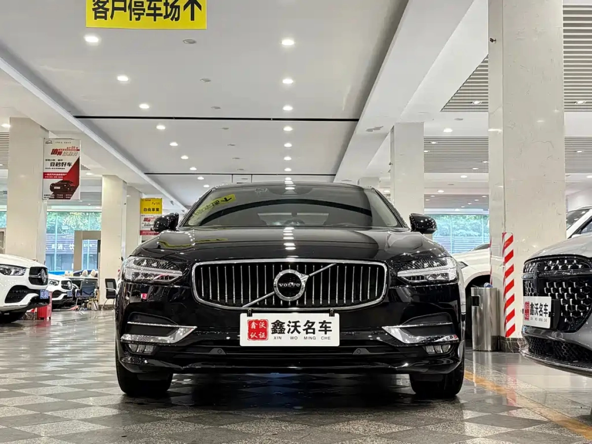 VOLVO S90