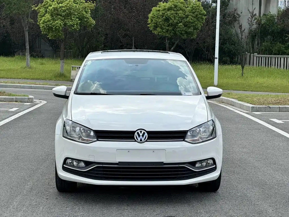VOLKSWAGEN POLO