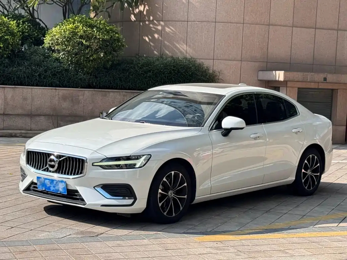 VOLVO S60  2021