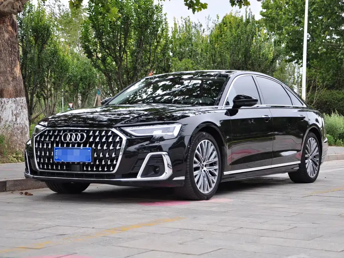 AUDI A8  2024