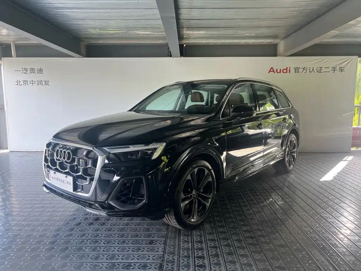 AUDI Q7  2025
