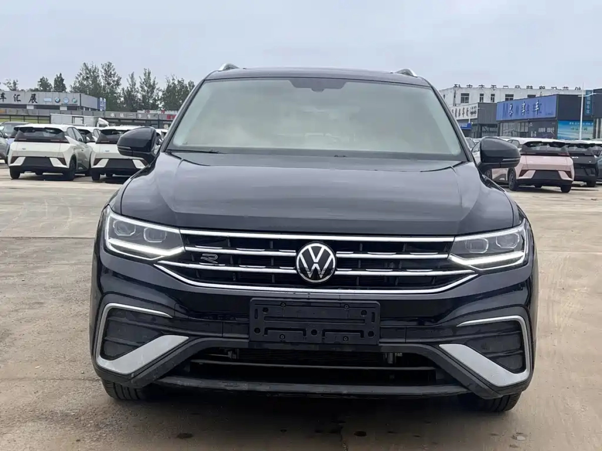 VOLKSWAGEN TIGUAN L