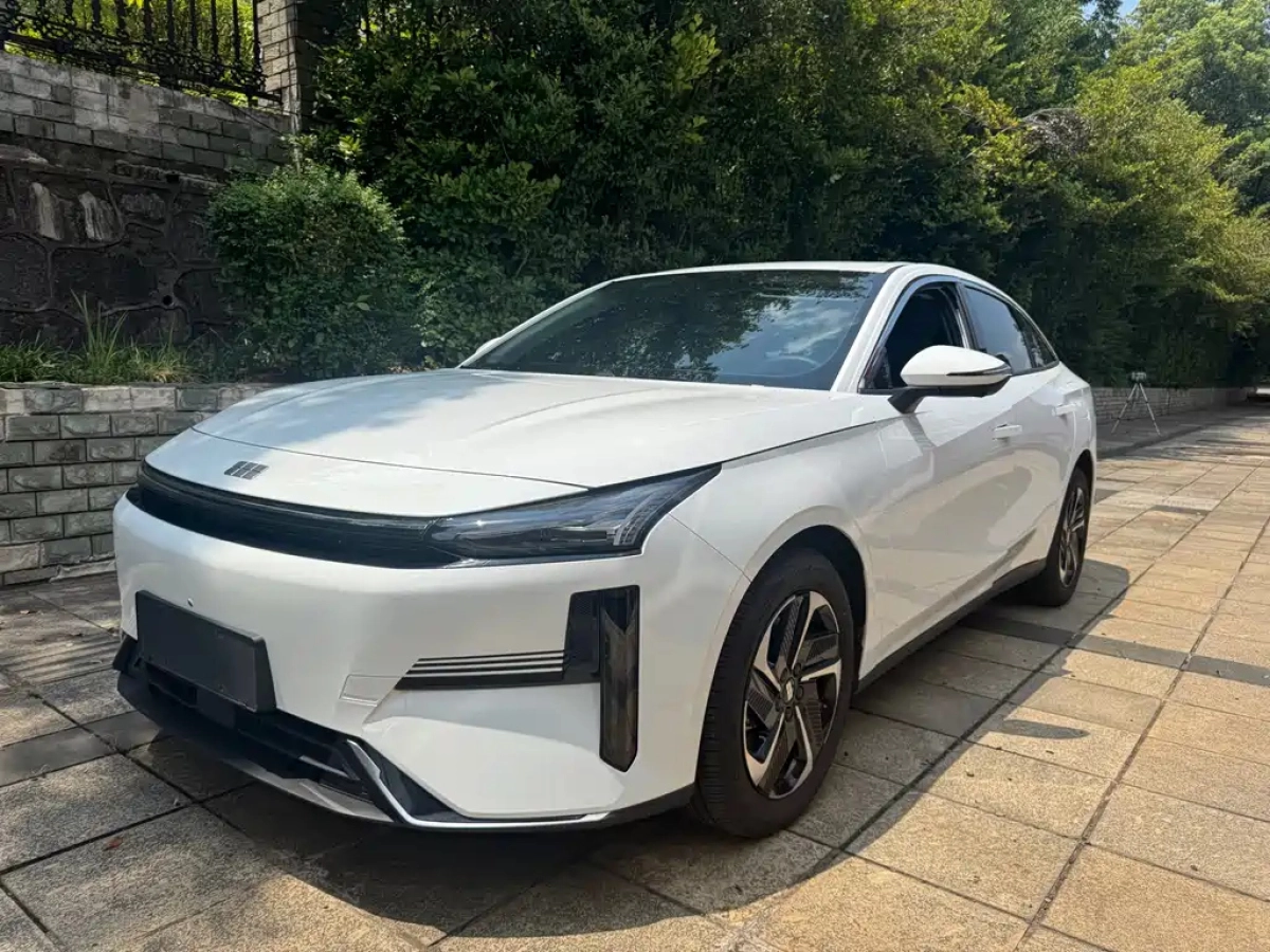 GEELY GALAXY GALAXY L6  2024