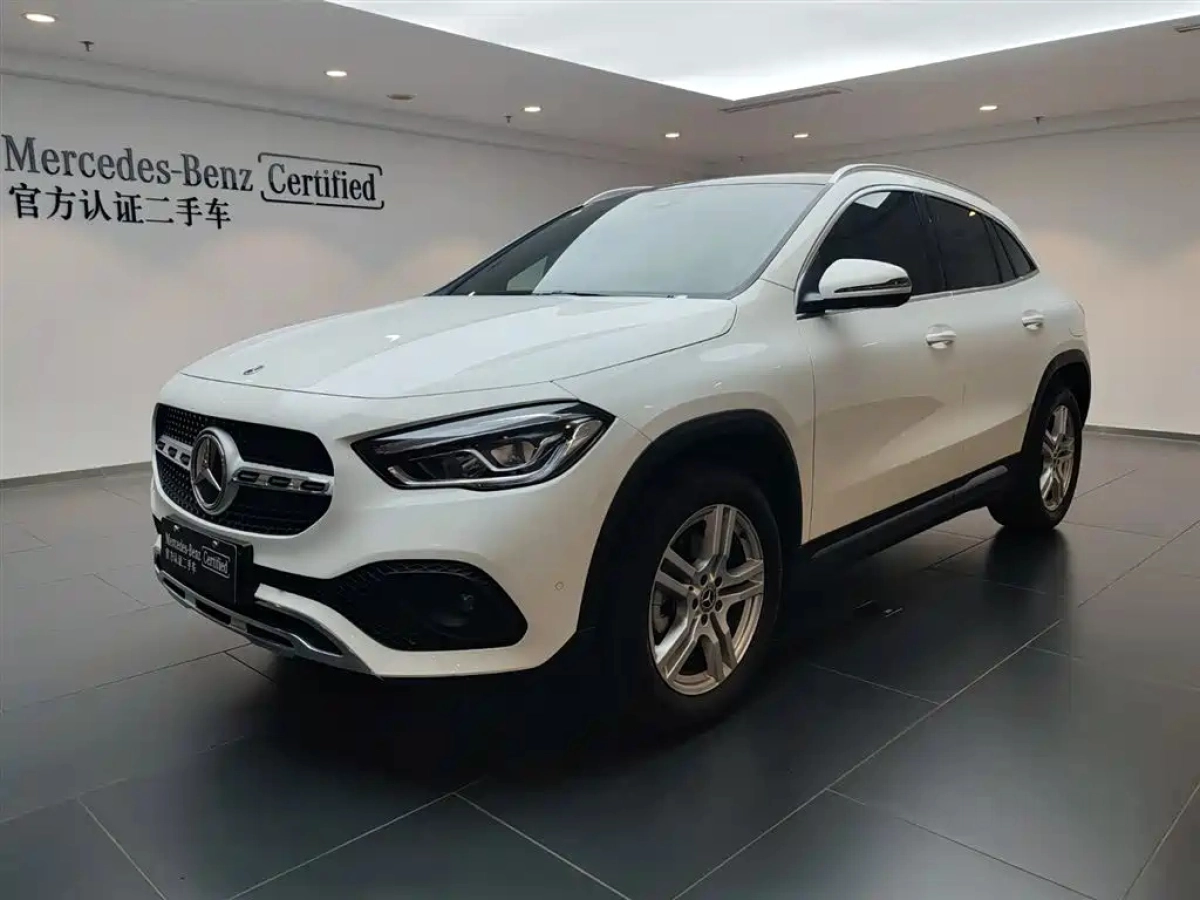 MERCEDES BENZ GLA  2024