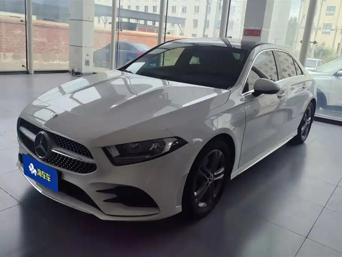 MERCEDES BENZ A-CLASS  2022