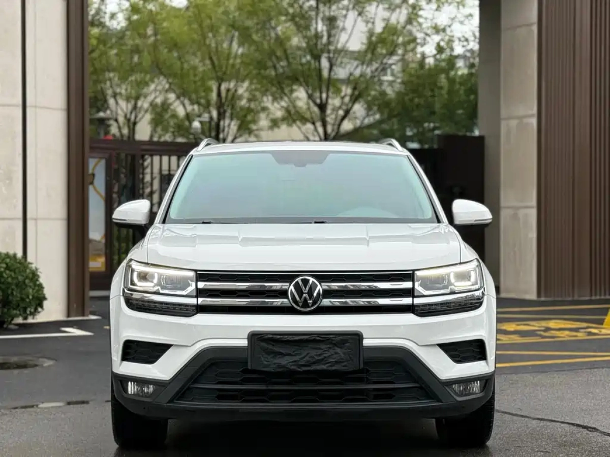 VOLKSWAGEN THARU