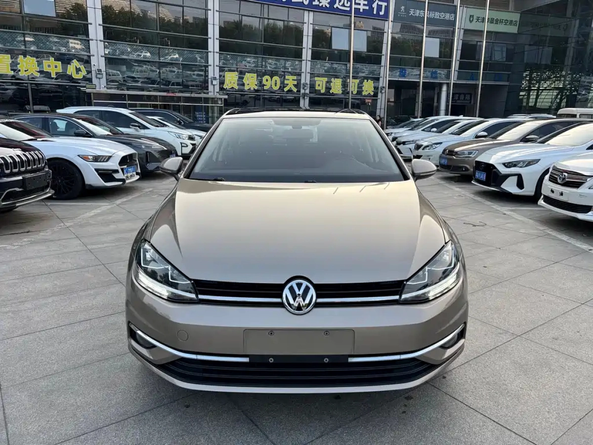 VOLKSWAGEN GOLF