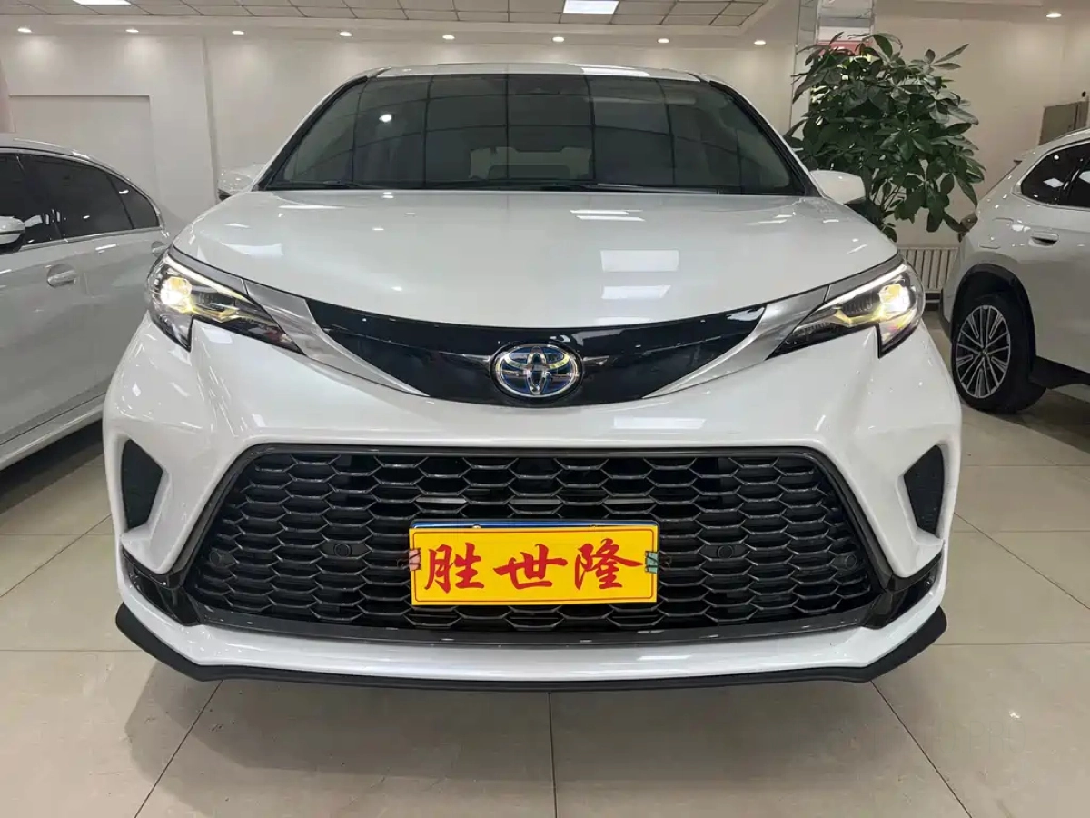 TOYOTA GRANVIA  2023