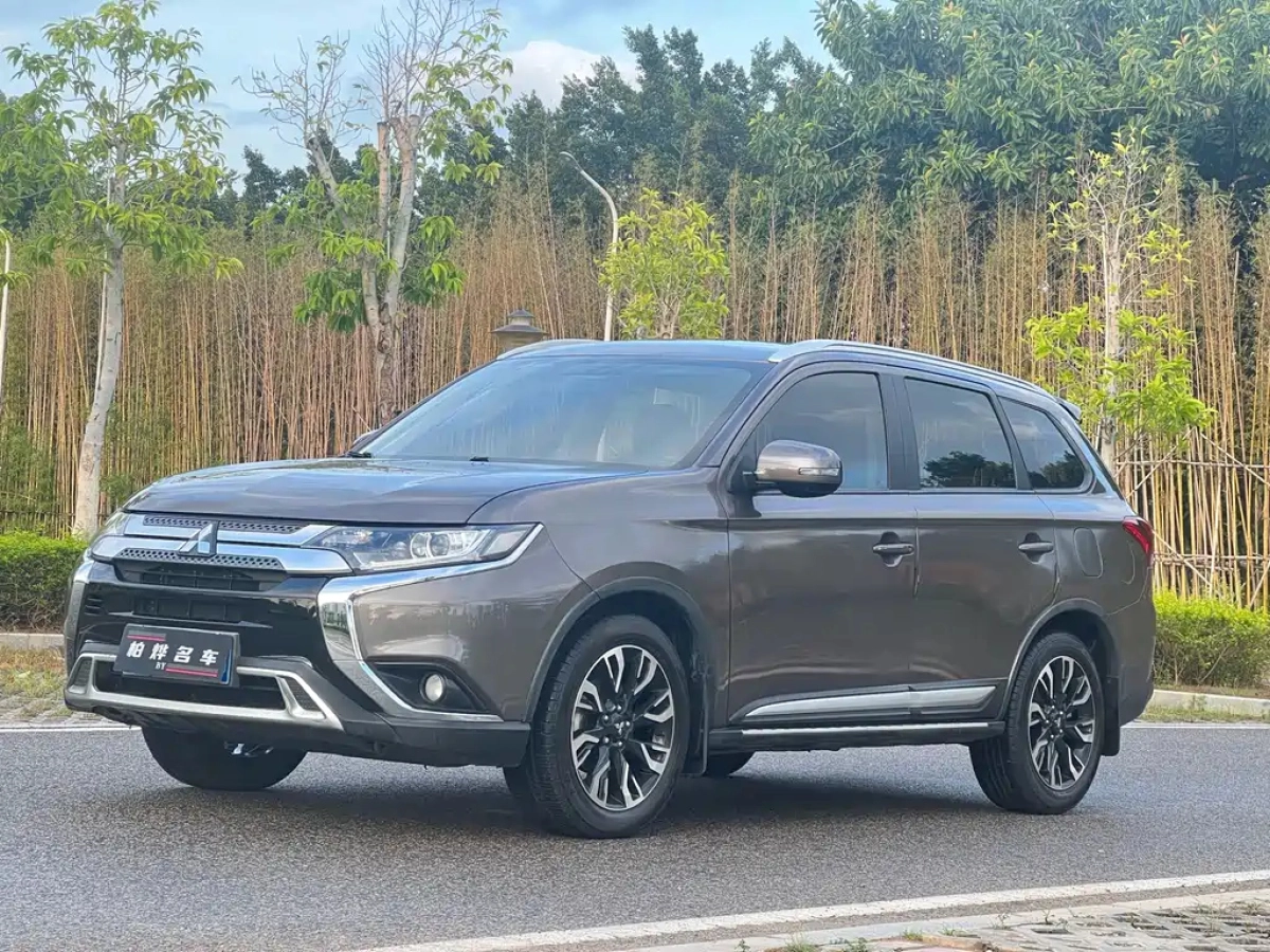 MITSUBISHI OUTLANDER  2020