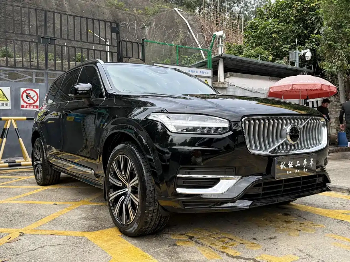 VOLVO XC90