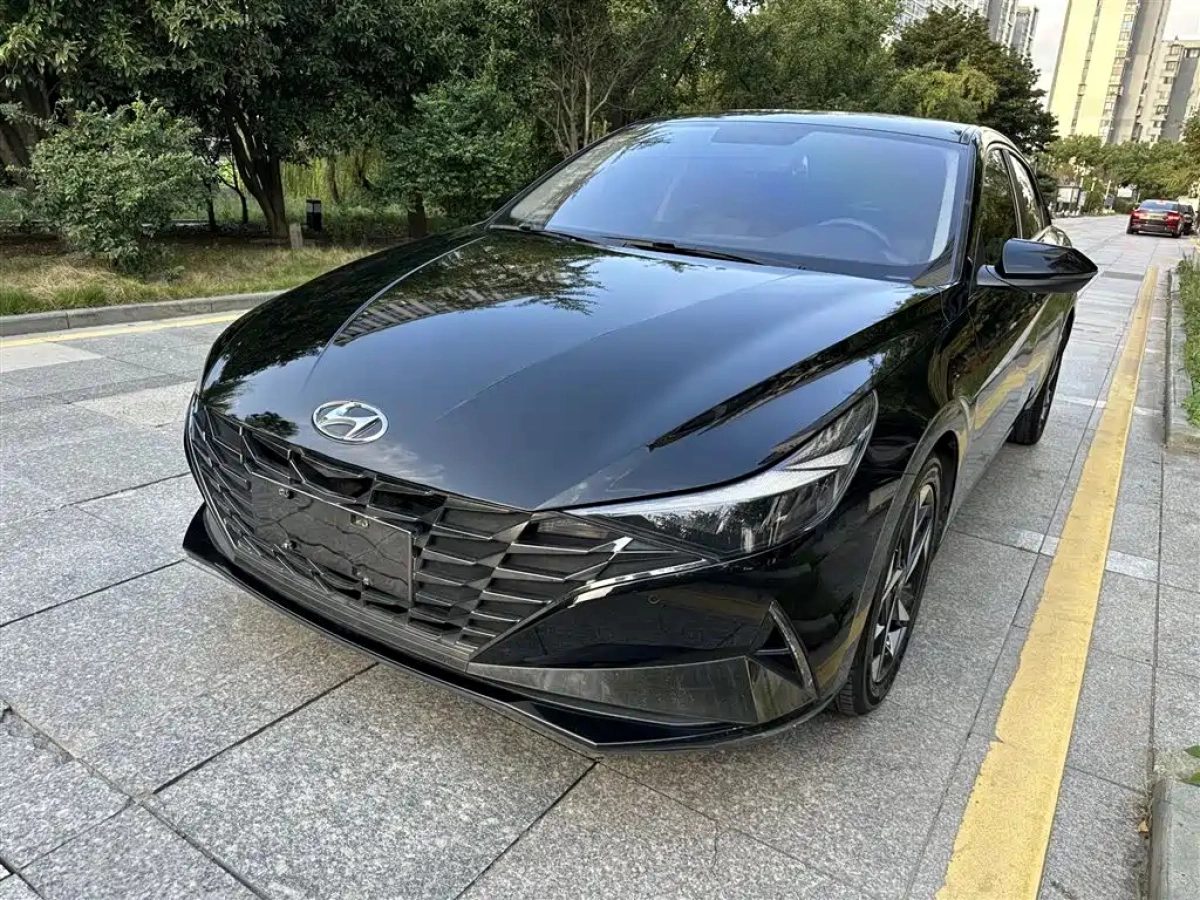 HYUNDAI ELANTRA