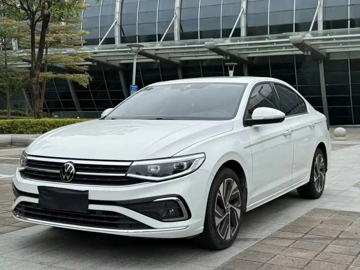 VOLKSWAGEN BORA  2022