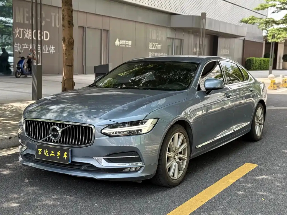 VOLVO S90