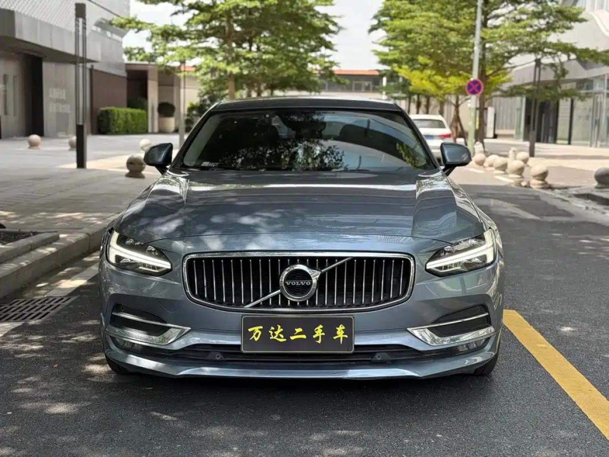 VOLVO S90