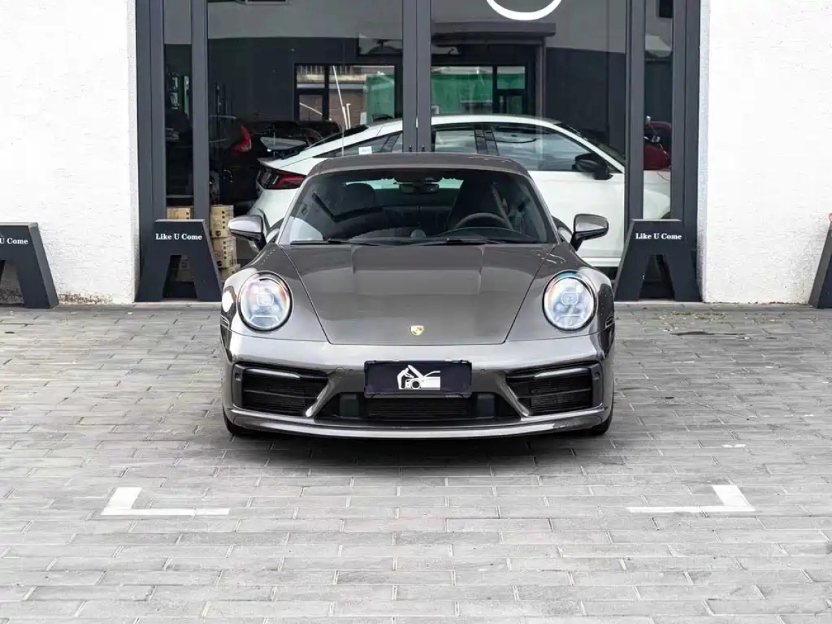 PORSCHE 911