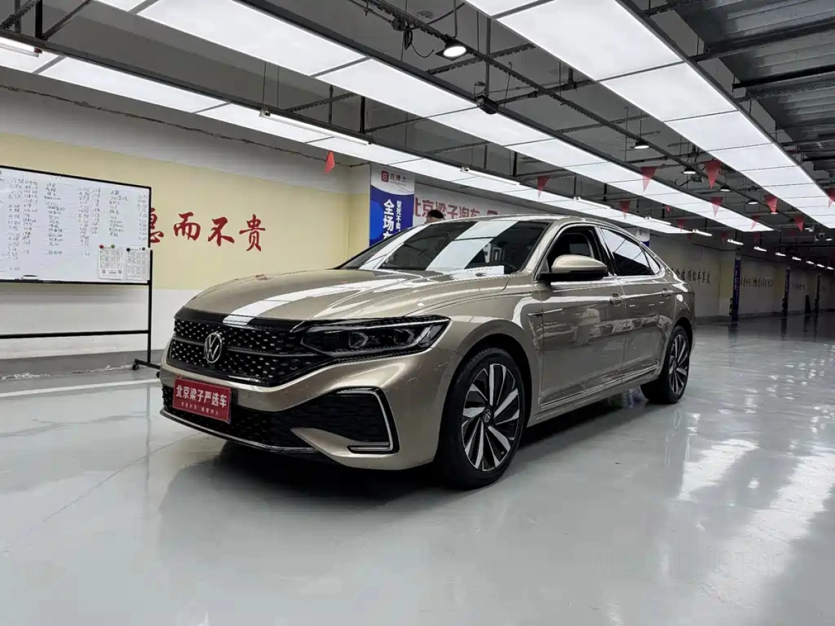 VOLKSWAGEN PASSAT  2021