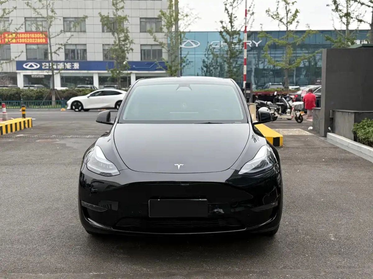 TESLA MODEL Y