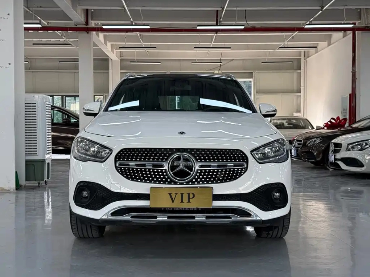 MERCEDES BENZ GLA