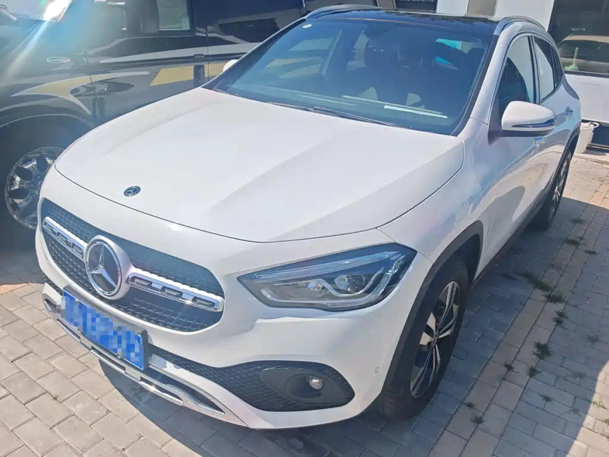 MERCEDES BENZ GLA  2021