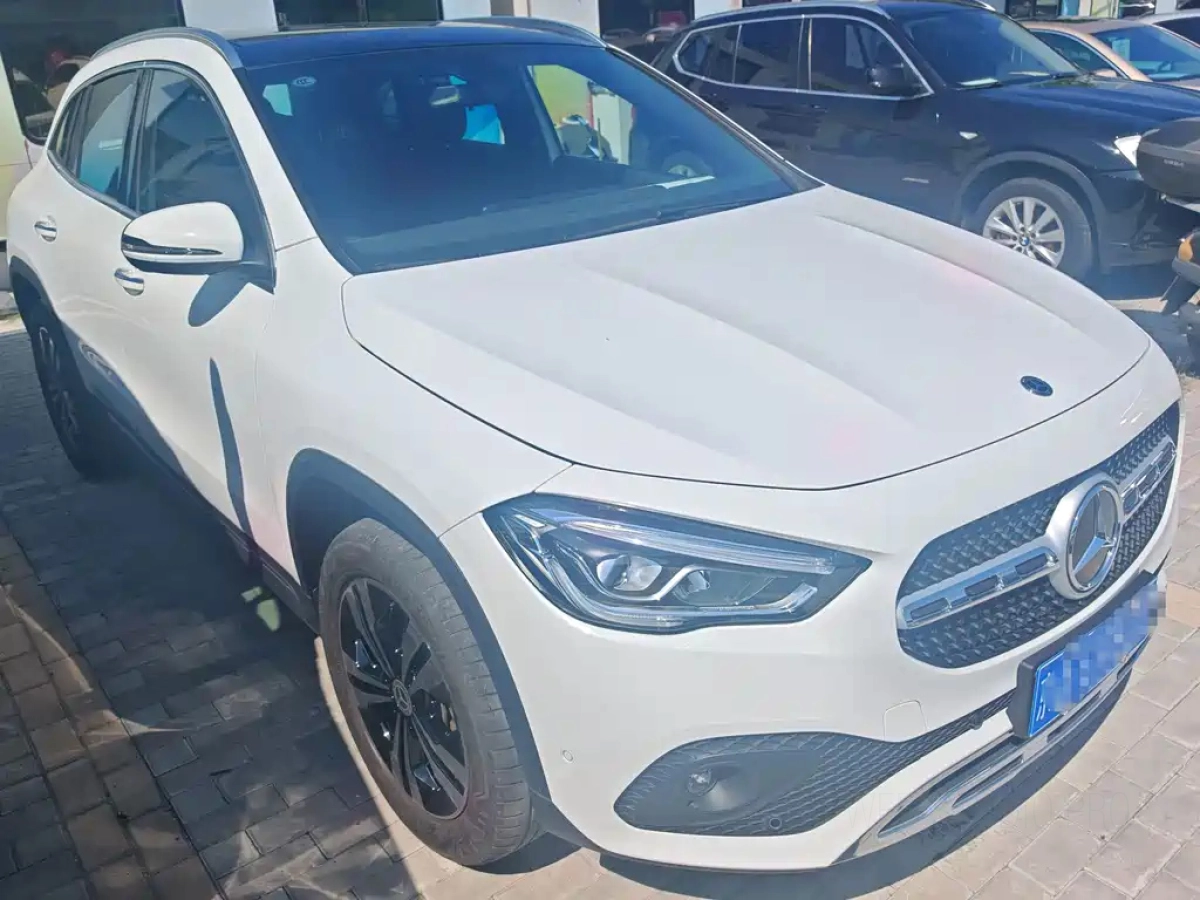 MERCEDES BENZ GLA