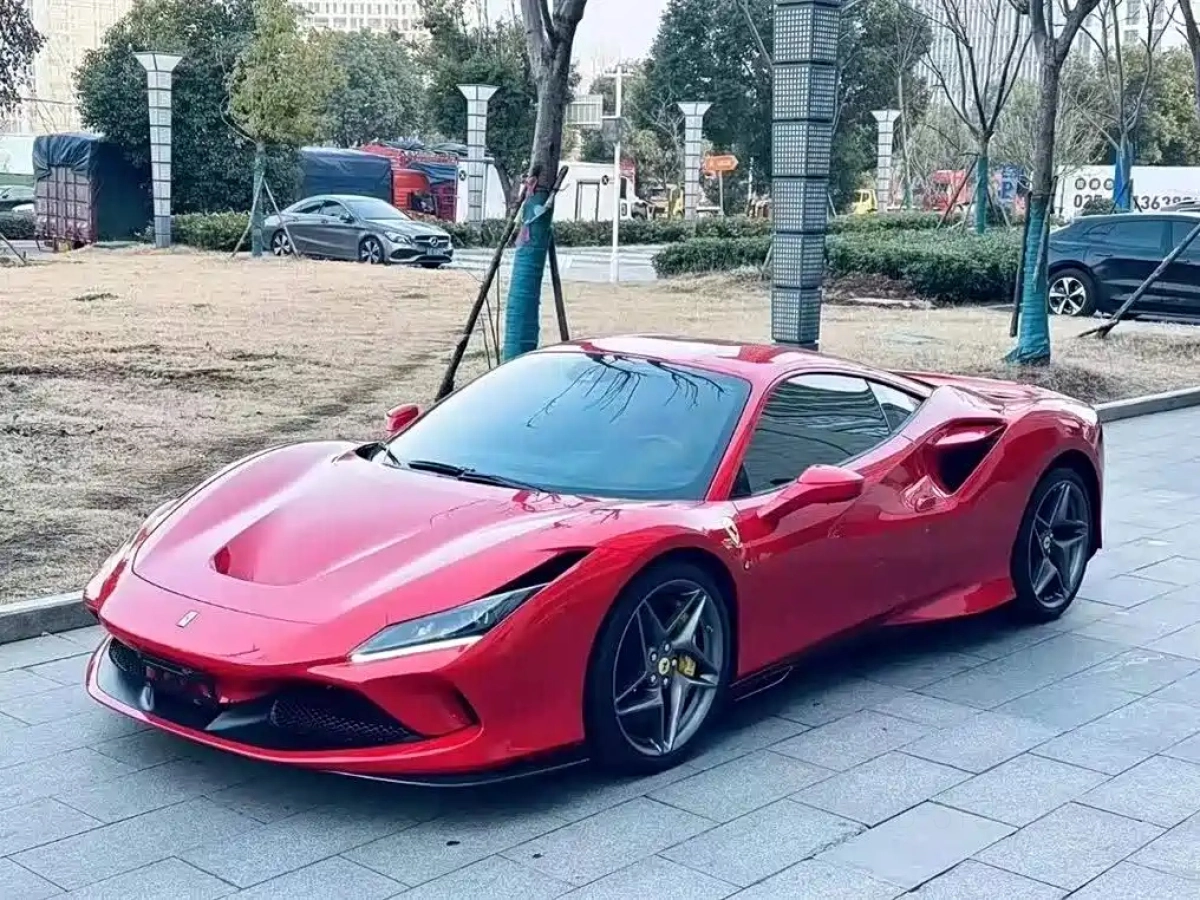 FERRARI F8