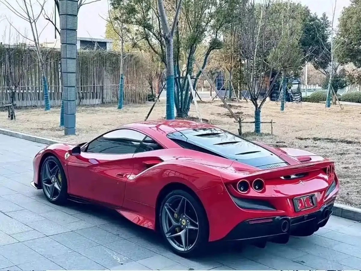 FERRARI F8