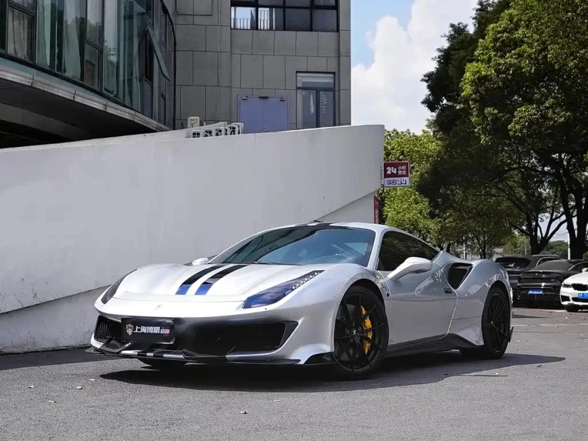 FERRARI 488