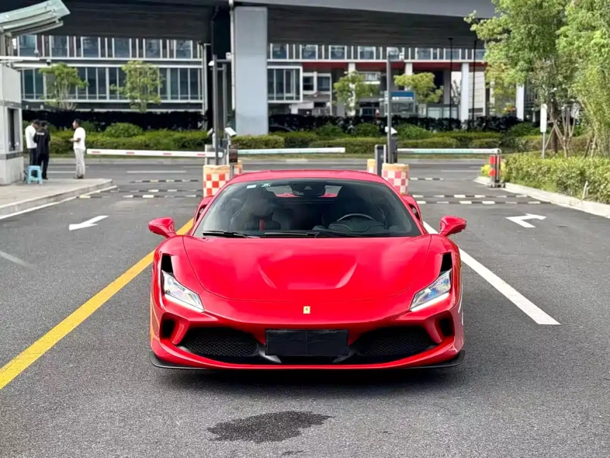 FERRARI F8