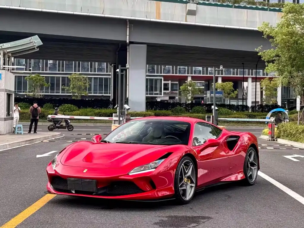 FERRARI F8