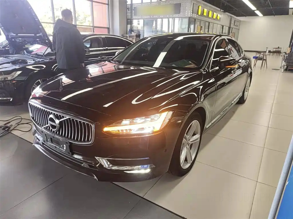 VOLVO S90