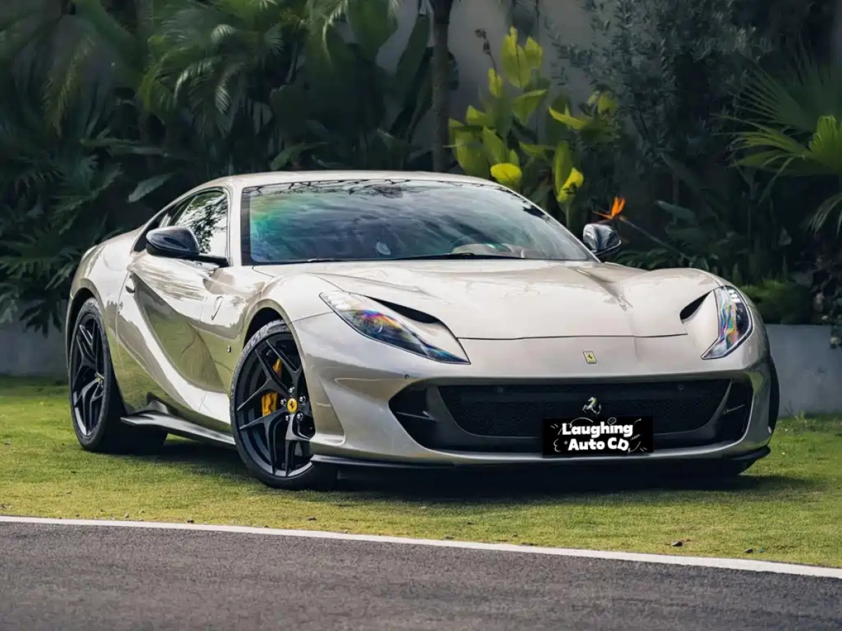 FERRARI 812