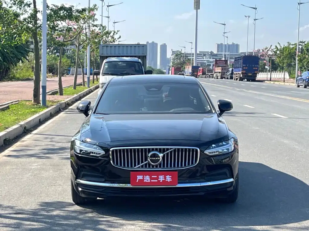 VOLVO S90