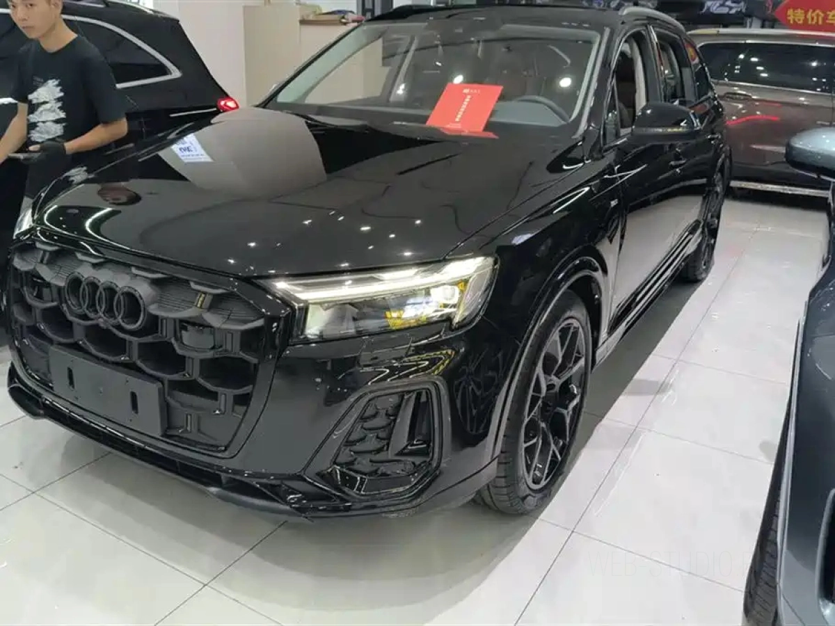AUDI Q7  2025
